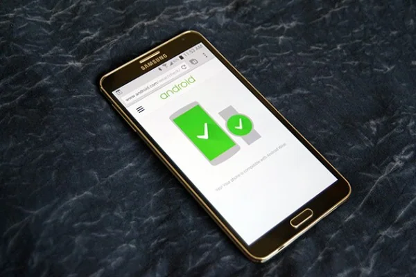 How to check if your Android smartphone is Android Wear Ready Android phone screen with a green check mark