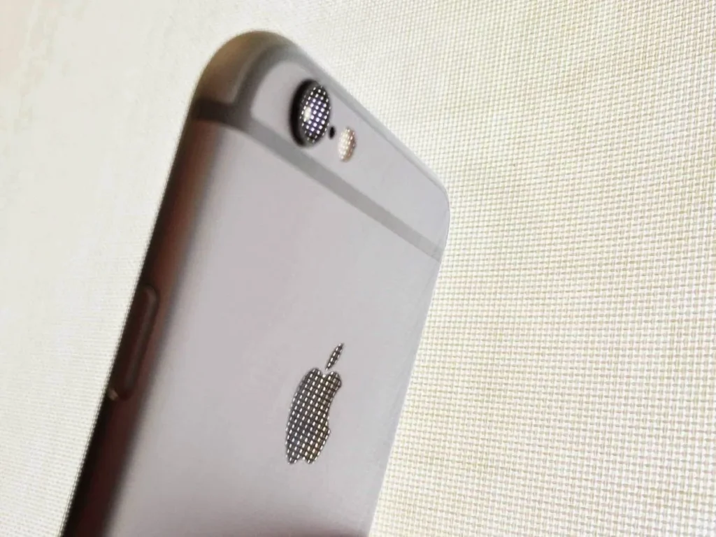 HTC One M9 vs iPhone 6 comparison HTC One M9 vs iPhone 6 comparison